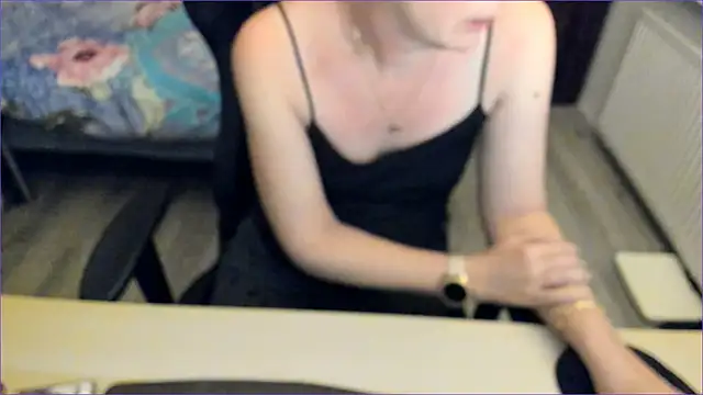 minoesje37 online show from 12/16/24, 08:37