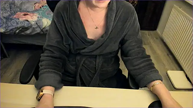 minoesje37 online show from 12/17/24, 08:21