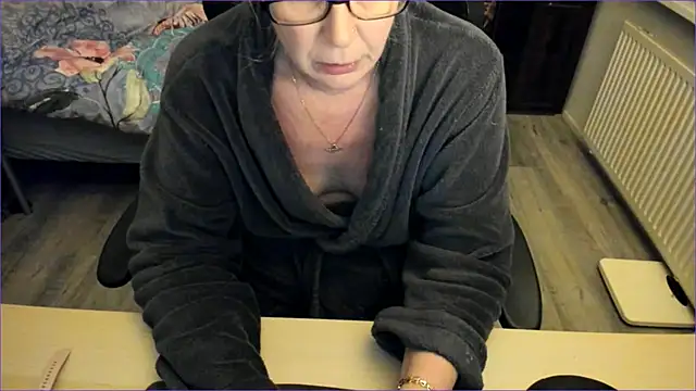 minoesje37 online show from 12/19/24, 08:34