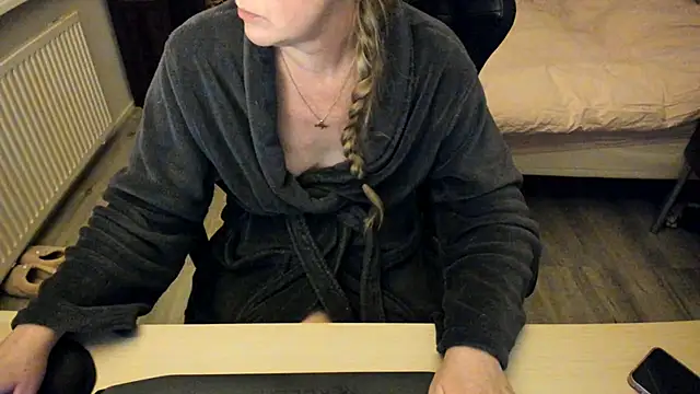 minoesje37 online show from 02/03/25, 08:46