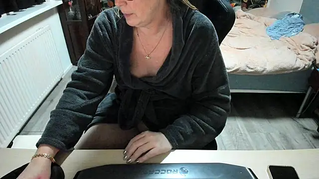 minoesje37 online show from 02/19/25, 08:41