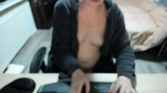 minoesje37 online show from 02/26/25, 08:44