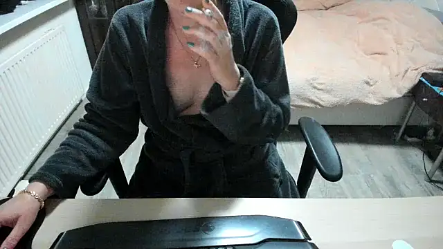 minoesje37 online show from 03/15/25, 08:32