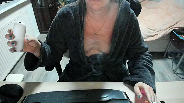 minoesje37 online show from 03/17/25, 08:30