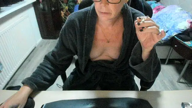 minoesje37 online show from 10/01/25, 07:53