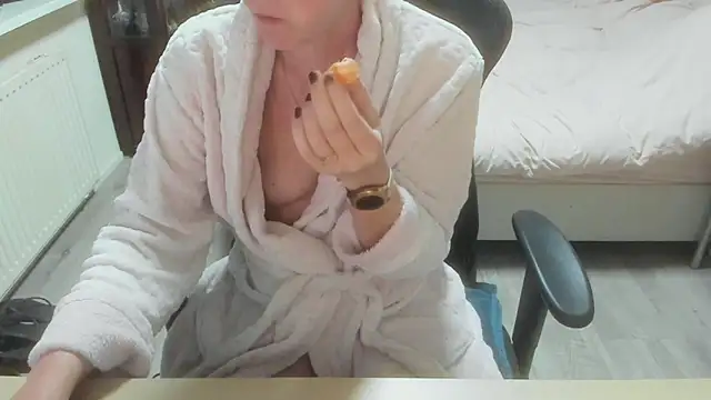 minoesje37 online show from 03/21/26, 08:34