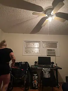 Snapshot of Sad1st1kSadie chatting on 02/05/25, 05:41 Sad1st1kSadie online show from 02/05/25, 05:41