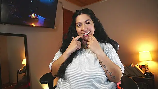 Snapshot of coraline_latin chatting on 04/24/26, 11:07 coraline latin online show from 04/24/26, 11:07