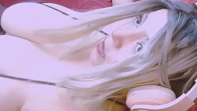 Snapshot of Honey_Lucy1 chatting on 05/25/26, 01:55 Honey Lucy1 online show from 05/25/26, 01:55