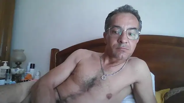 Snapshot of CarlosRocha73 chatting on 06/16/26, 04:09 CarlosRocha73 online show from 06/16/26, 04:09