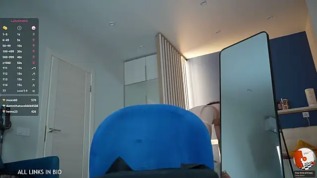 Snapshot of LAUREL_HAZEL chatting on 02/21/25, 01:33 LAUREL HAZEL online show from 02/21/25, 01:33