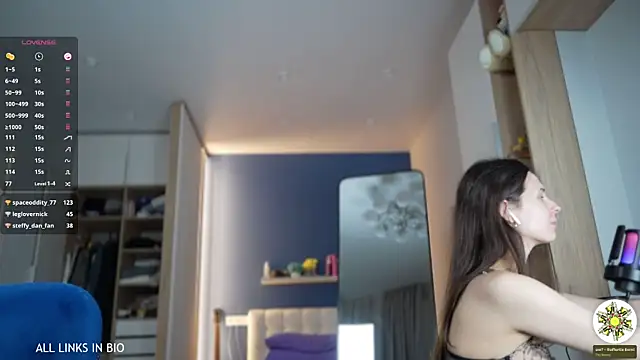 Snapshot of LAUREL_HAZEL chatting on 03/17/25, 01:24 LAUREL HAZEL online show from 03/17/25, 01:24