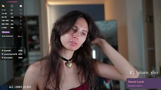 Snapshot of LAUREL_HAZEL chatting on 10/25/25, 06:13 LAUREL HAZEL online show from 10/25/25, 06:13