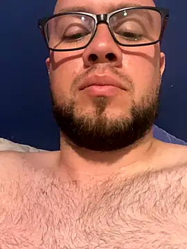 Snapshot of AlejoStrep chatting on 11/20/25, 05:40 AlejoStrep online show from 11/20/25, 05:40