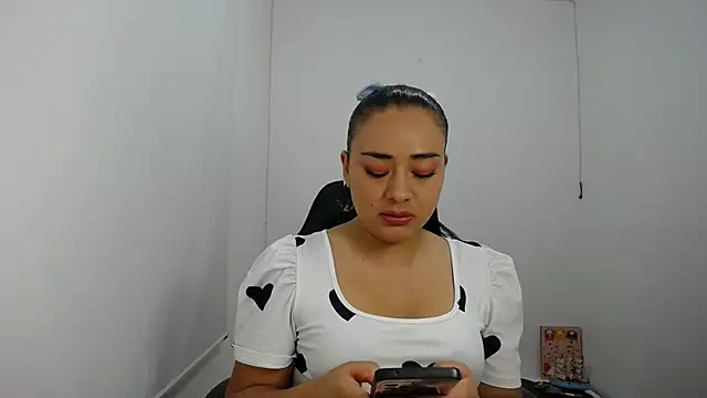 ReyleDoll online show from 12/18/24, 12:43