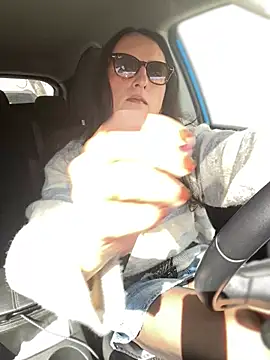 Snapshot of Chic_desire chatting on 02/21/26, 12:06 Chic desire online show from 02/21/26, 12:06