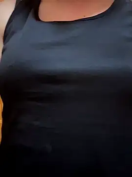 Snapshot of Chic_desire chatting on 02/22/26, 06:50 Chic desire online show from 02/22/26, 06:50