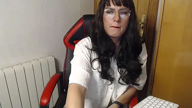 Snapshot of Chic_desire chatting on 03/10/26, 08:47 Chic desire online show from 03/10/26, 08:47