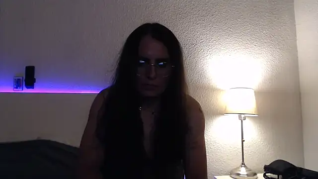 Snapshot of Chic_desire chatting on 06/02/26, 10:34 Chic desire online show from 06/02/26, 10:34