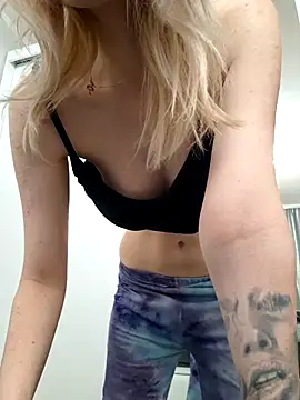 YogisticJuli666 online show from 10/13/25, 04:56