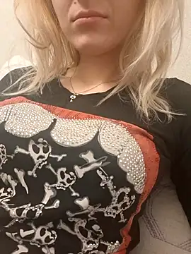 YogisticJuli666 online show from 10/20/25, 04:57