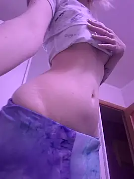 YogisticJuli666 online show from 10/21/25, 05:08