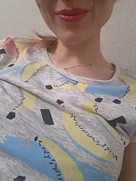 YogisticJuli666 online show from 10/30/25, 05:31