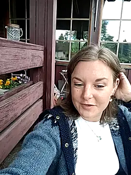 Snapshot of SwedishJennifer chatting on 06/10/26, 01:32 SwedishJennifer online show from 06/10/26, 01:32