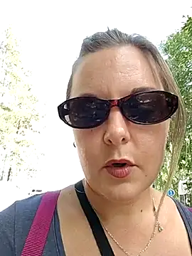 Snapshot of SwedishJennifer chatting on 08/04/26, 12:52 SwedishJennifer online show from 08/04/26, 12:52