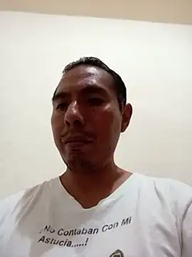 Snapshot of desnudo_Sexoxo chatting on 12/18/24, 05:52 desnudo Sexoxo online show from 12/18/24, 05:52