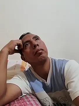 Snapshot of desnudo_Sexoxo chatting on 01/21/25, 02:33 desnudo Sexoxo online show from 01/21/25, 02:33