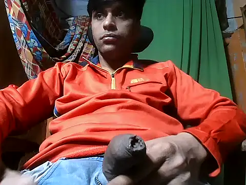 Snapshot of desiboy1101 chatting on 12/02/24, 01:24 desiboy1101 online show from 12/02/24, 01:24