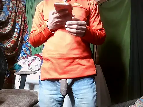 Snapshot of desiboy1101 chatting on 12/31/24, 02:03 desiboy1101 online show from 12/31/24, 02:03