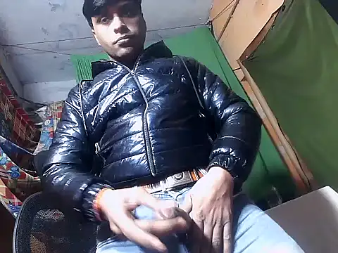 Snapshot of desiboy1101 chatting on 01/05/25, 05:20 desiboy1101 online show from 01/05/25, 05:20