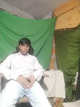 Snapshot of desiboy1101 chatting on 12/14/25, 12:54 desiboy1101 online show from 12/14/25, 12:54