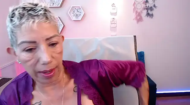Snapshot of DevoraRose chatting on 03/01/25, 01:22 DevoraRose online show from 03/01/25, 01:22