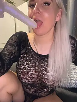 MIA-XXX online show from 11/12/25, 05:35