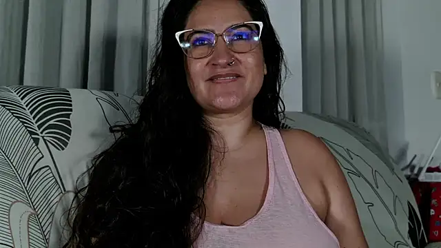 DeesseLuxure online show from 04/15/26, 05:14