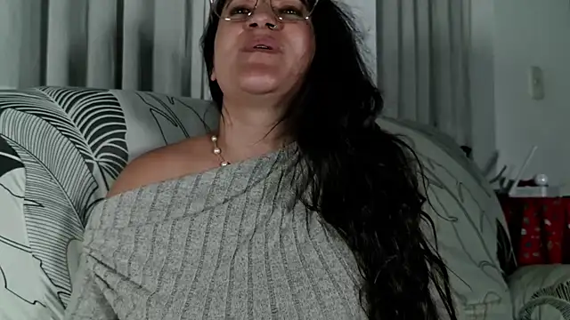 DeesseLuxure online show from 04/18/26, 04:38