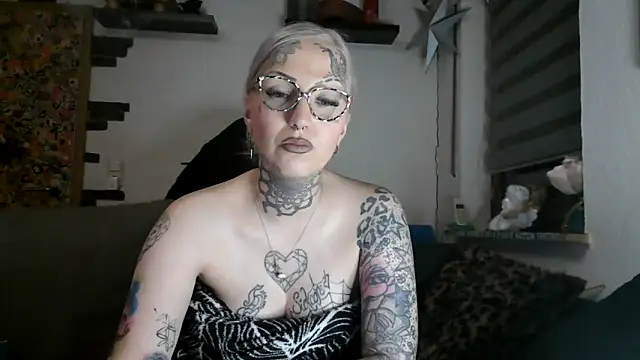 RoxxyInk online show from 04/12/26, 10:26