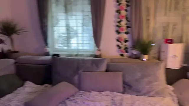 Snapshot of Monageil chatting on 11/18/25, 06:51 Monageil online show from 11/18/25, 06:51