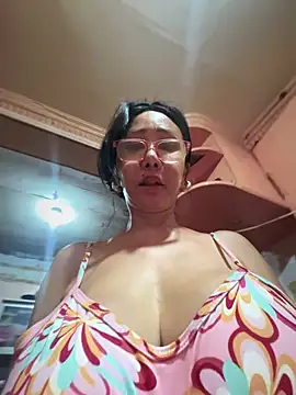 Snapshot of sweetieme chatting on 03/17/25, 04:08 sweetieme online show from 03/17/25, 04:08