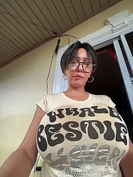 Snapshot of sweetieme chatting on 10/19/25, 12:11 sweetieme online show from 10/19/25, 12:11