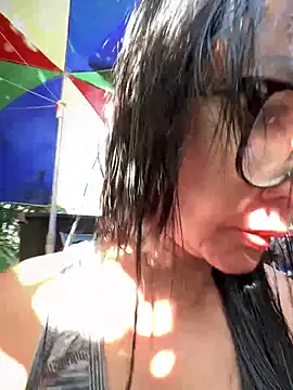 Snapshot of sweetieme chatting on 10/31/25, 12:00 sweetieme online show from 10/31/25, 12:00