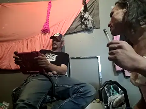 Snapshot of sissyvee chatting on 03/19/25, 12:04 sissyvee online show from 03/19/25, 12:04