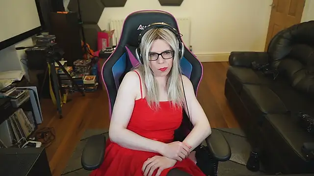 Snapshot of KelseyCobalt chatting on 12/11/24, 01:37 KelseyCobalt online show from 12/11/24, 01:37