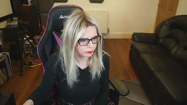 Snapshot of KelseyCobalt chatting on 12/14/24, 10:28 KelseyCobalt online show from 12/14/24, 10:28