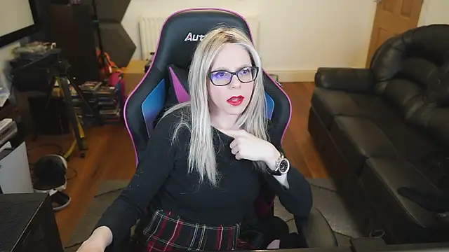 Snapshot of KelseyCobalt chatting on 01/01/25, 11:07 KelseyCobalt online show from 01/01/25, 11:07