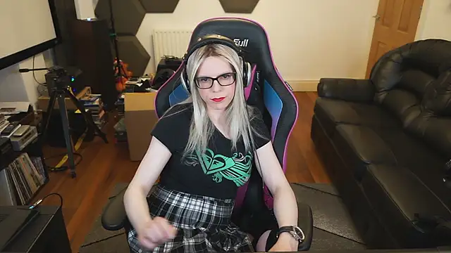 Snapshot of KelseyCobalt chatting on 02/05/25, 10:22 KelseyCobalt online show from 02/05/25, 10:22