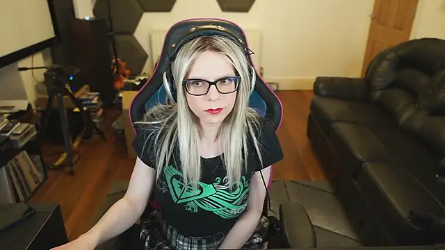 Snapshot of KelseyCobalt chatting on 02/06/25, 01:27 KelseyCobalt online show from 02/06/25, 01:27